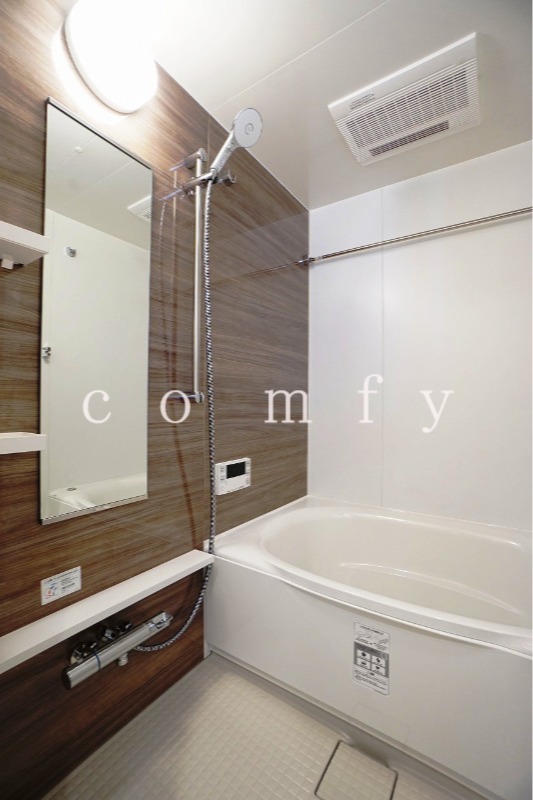 バス・シャワールーム　追炊き・浴室乾燥機付きバスルーム