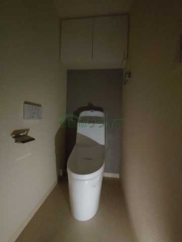 トイレ　画像は別部屋の参考写真となります