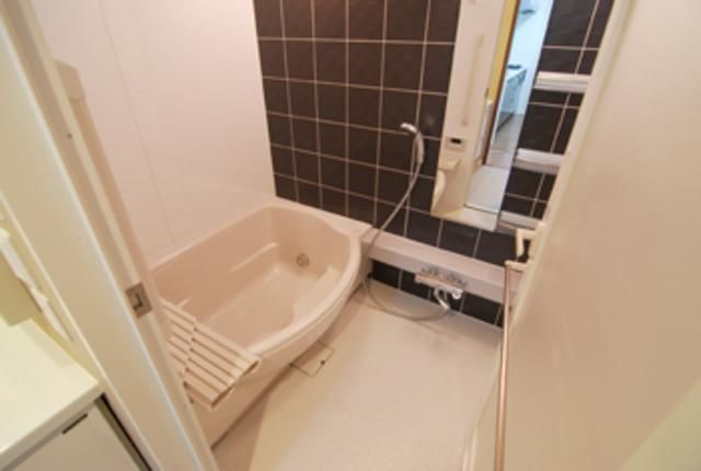 バス・シャワールーム　ゆったり過ごせるお風呂です