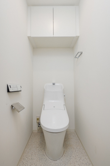 トイレ　※写真は同タイプ住戸です。