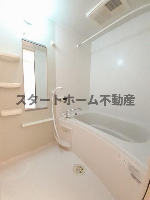 バス・シャワールーム　コンパクトで使いやすいお風呂です