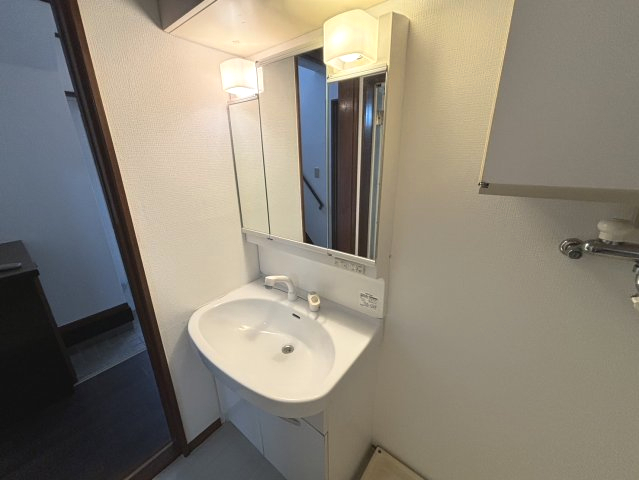 洗面設備　朝の支度に嬉しい洗髪洗面化粧台