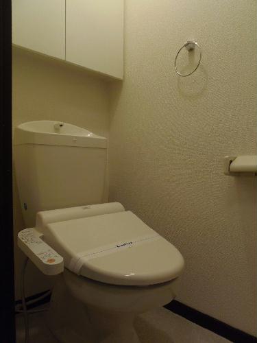 トイレ　温水洗浄便座完備です