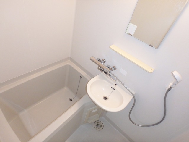 バス・シャワールーム　掃除しやすいユニットバス☆