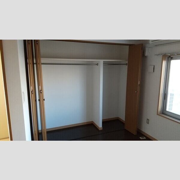 収納　扉可動式クローゼット