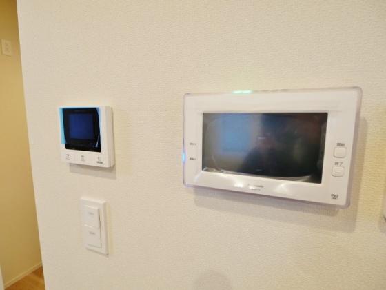 セキュリティ　モニターホンがあるので来訪者の顔を確認でき安心♪