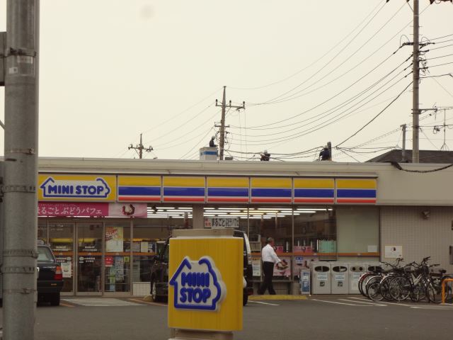 コンビニ　ミニストップ（コンビニ）まで880m