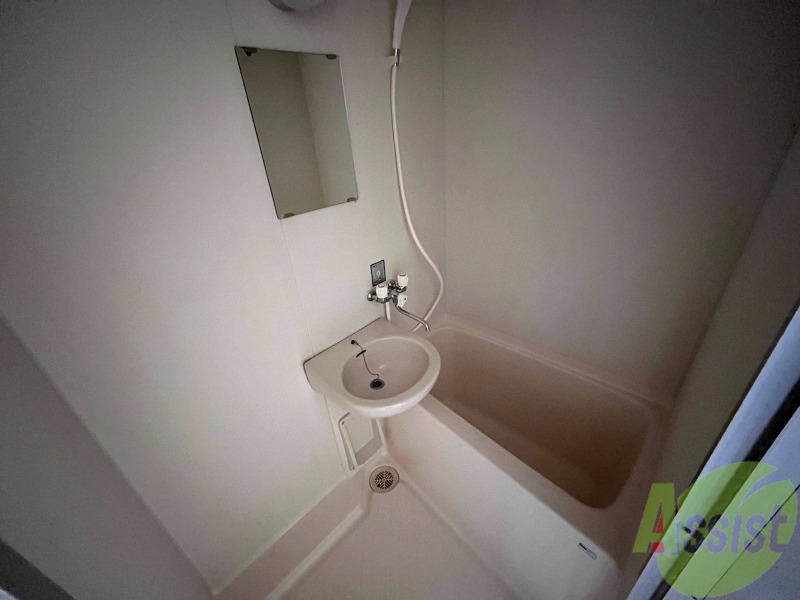 バス・シャワールーム　浴室は狭すぎず、シャワーも浴びやすそうです。