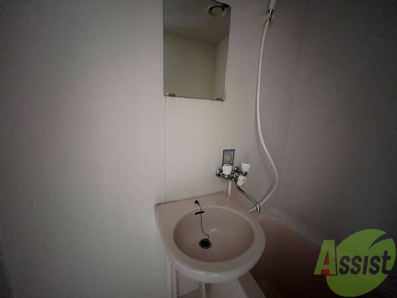 洗面設備　洗面台は浴室にあります。掃除がしやすそうですね。