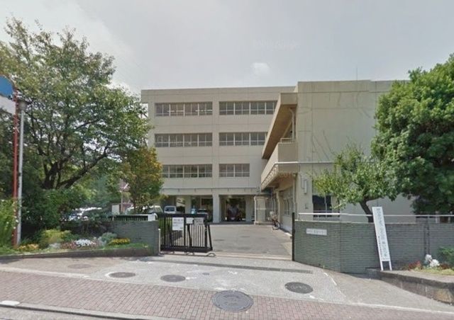 中学校　横浜市立領家中学校（中学校）まで521m