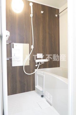 バス・シャワールーム　落ち着いた空間のお風呂です