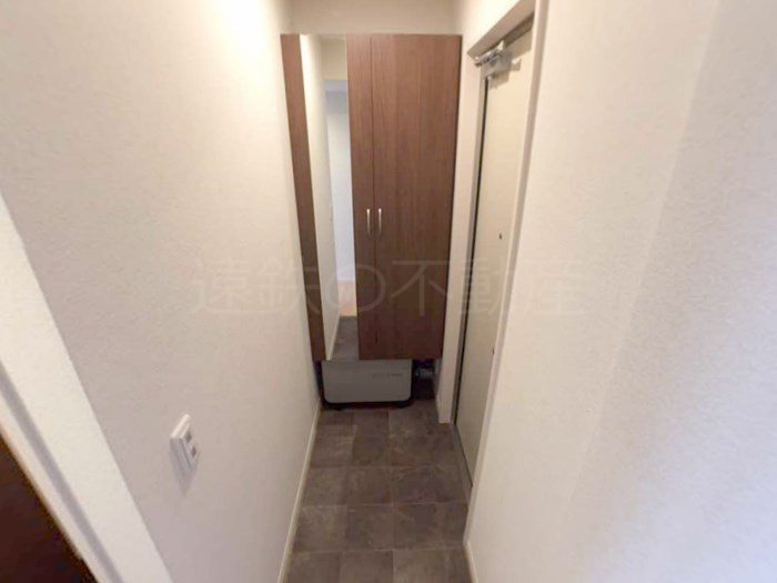 玄関　※間取り左右反転タイプの写真になります