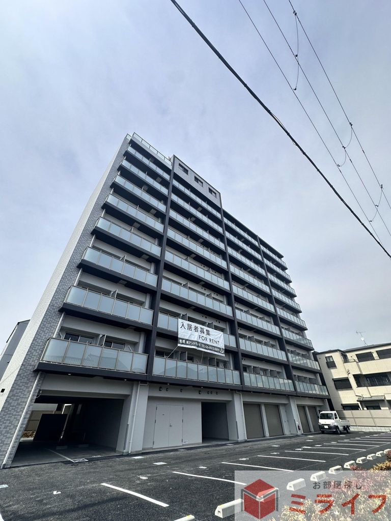 建物外観　駅まで2分、朝はのんびり出かけよう♪