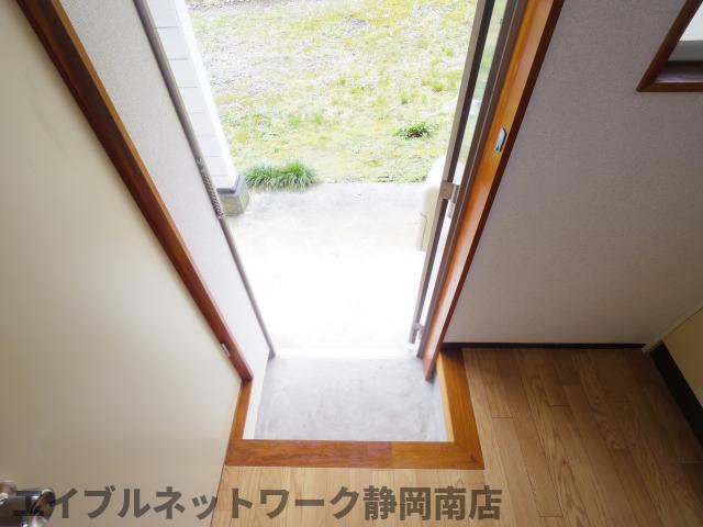 玄関　落ち着いた玄関です