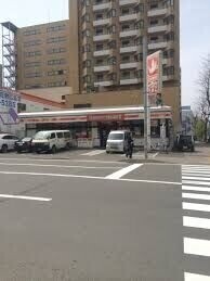 コンビニ　セイコーマート南4条店（コンビニ）まで142m