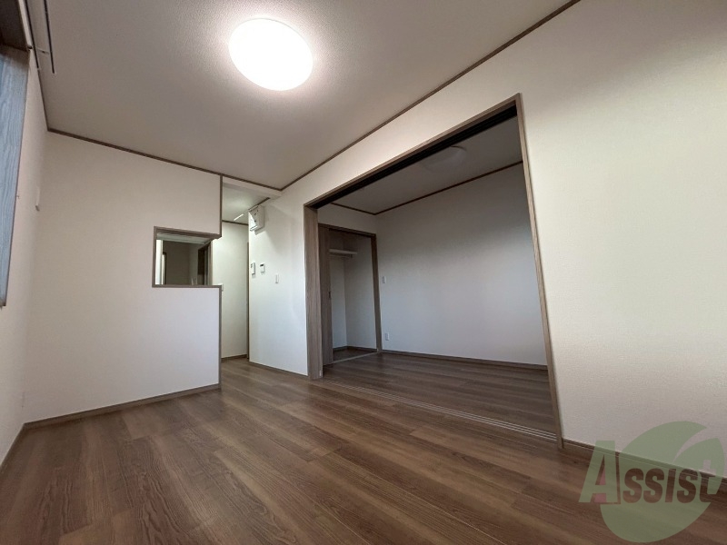 居室・リビング　８．３帖のリビングルームです。２人暮らしもＯＫです。