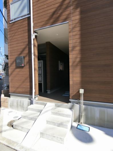 エントランス　お洒落な建物デザイン♪