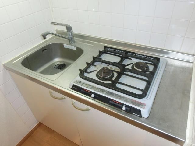 キッチン　★２口ガスコンロ付きの綺麗なシステムキッチンです★