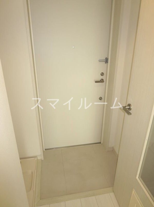 玄関　別部屋参考写真となります。