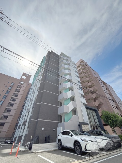 建物外観　落ち着いたエントランス。マンションを演出します。