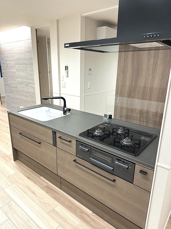 キッチン　グリル付3口ガスコンロ完備！