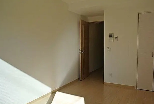 居室・リビング　☆明るい洋室☆