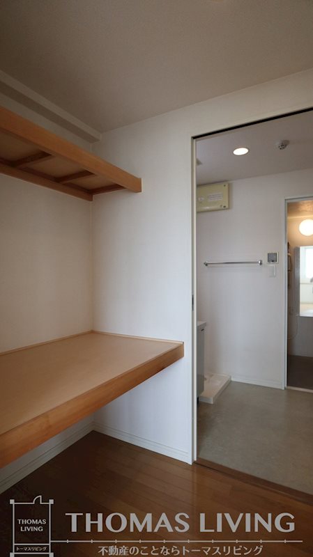 収納　たっぷり収納できるウォークインクローゼットです。