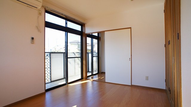 居室・リビング　中はこのようになっています