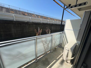 バルコニー　バルコニーからの眺めを楽しみながら食事をしませんか