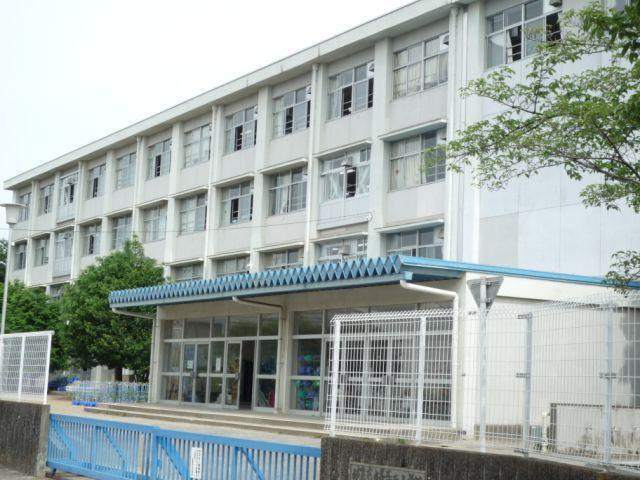小学校　岐阜市立長森西小学校（小学校）まで966m