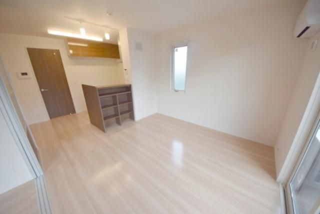 居室・リビング　★カウンターキッチンは棚にもなってます★