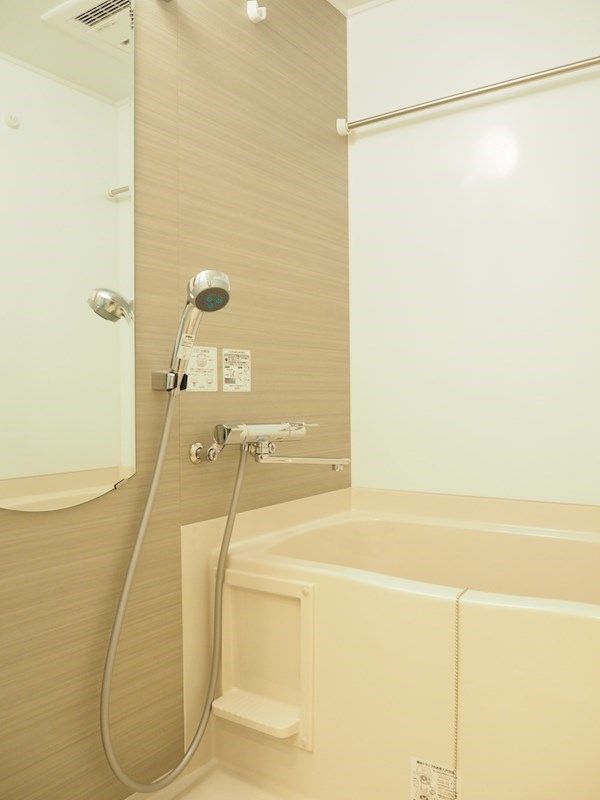 バス・シャワールーム　ご家族や長時間入浴に便利な追い炊き機能付きです♪