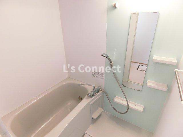 バス・シャワールーム　追焚き、浴室乾燥付きのお風呂。