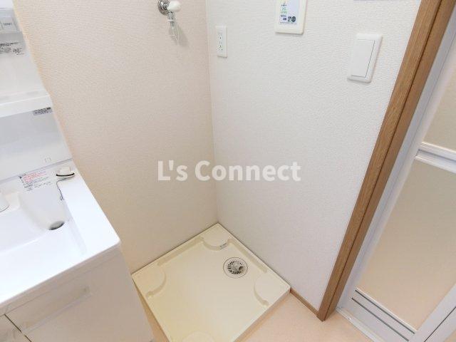 その他設備　室内洗濯機置き場には排水パン付き。