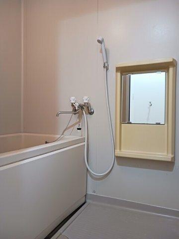 バス・シャワールーム　コンパクトで使いやすいお風呂です