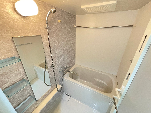 バス・シャワールーム　浴室乾燥機付き