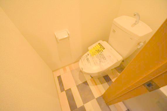 トイレ　綺麗なトイレにはウォシュレット標準装備です。