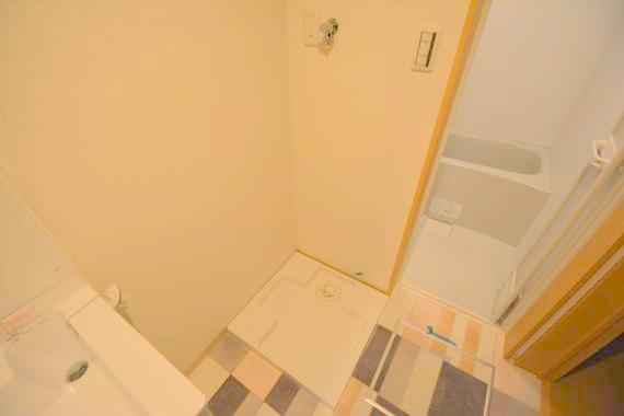 その他設備　嬉しい室内洗濯機置場。これで洗濯機も長持ちしますね。