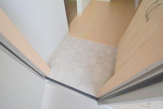 玄関　落ち着いたおしゃれな玄関です。