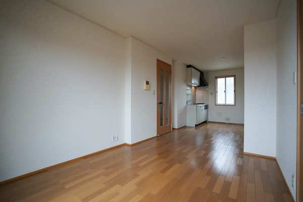 居室・リビング　敷地内の別のお部屋。