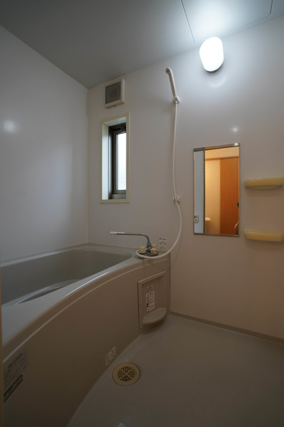 バス・シャワールーム　敷地内の別のお部屋。