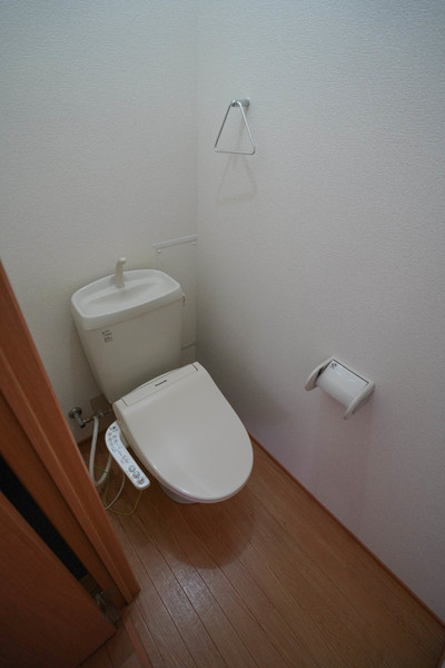 トイレ　敷地内の別のお部屋。