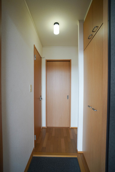 玄関　敷地内の別のお部屋。