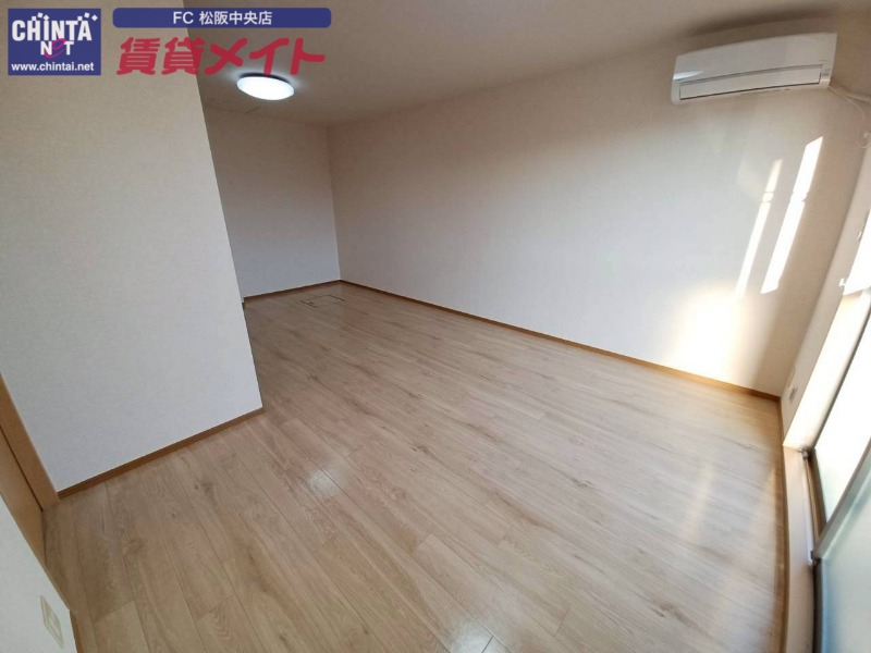 居室・リビング　同物件別部屋のお写真です。