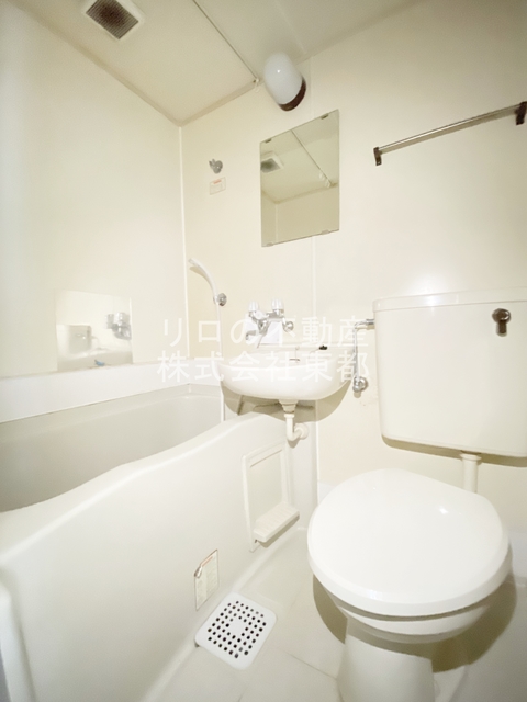 バス・シャワールーム　お掃除がしやすい３点ユニットバスです☆