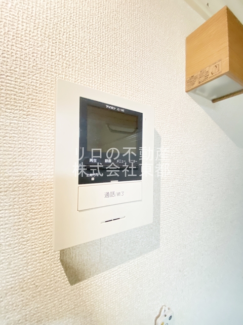 セキュリティ　来訪者の姿を確認できるＴＶモニター付インターホン設置済です！