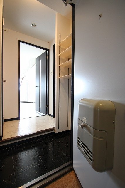 玄関　同物件別号室のものです。