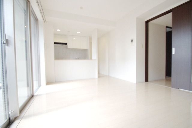 居室・リビング　★カウンターのあるリビングです★