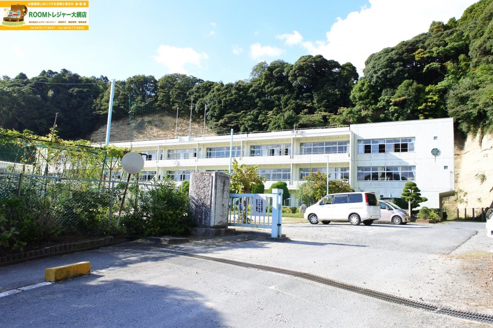 小学校　茂原市立本納小学校（小学校）まで4965m