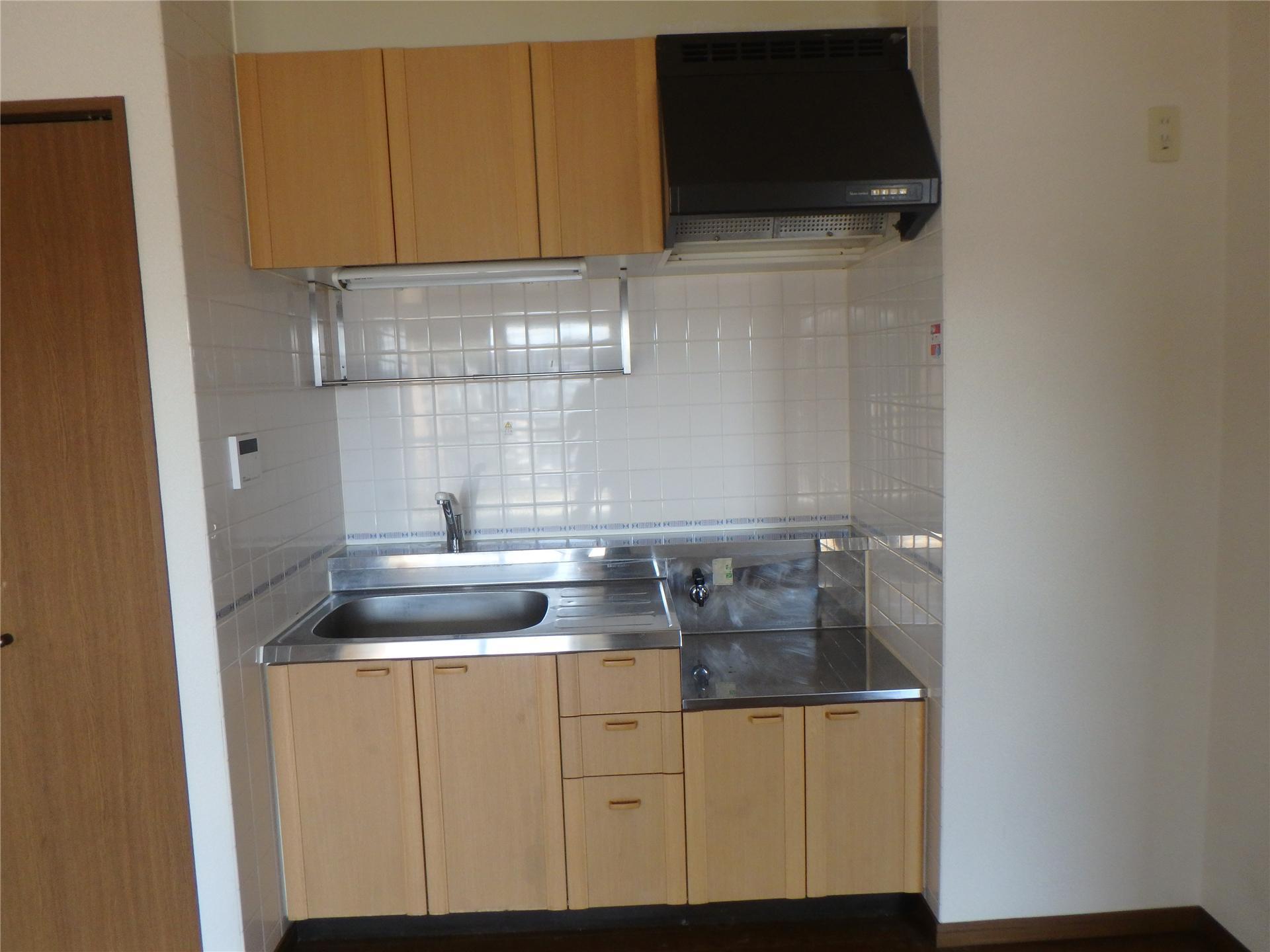 キッチン　上下に収納が付いているキッチンです